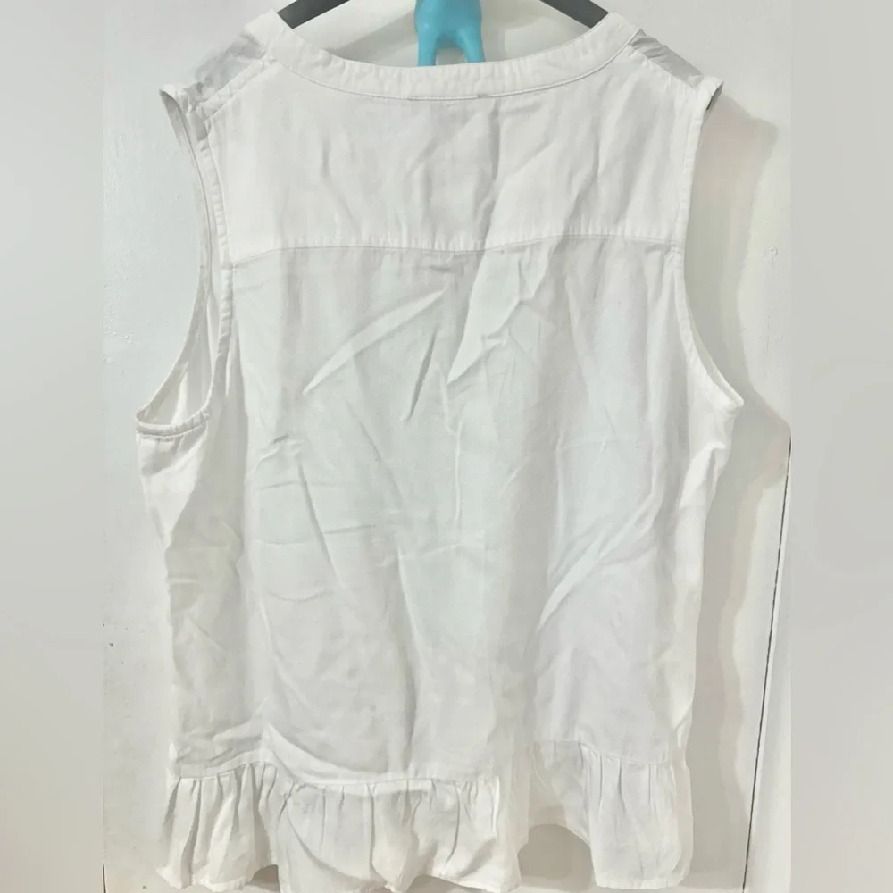 Chambray sleeveless top - Picture 4 of 5